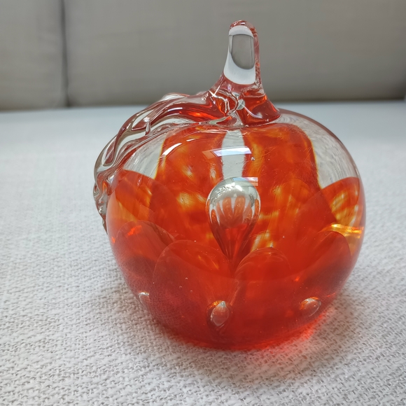 St. Clair Vibrant Red Glass Apple Paperweight Hand Made‎ - Picture 4 of 8